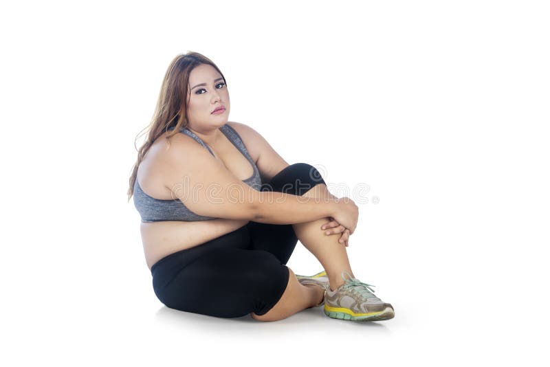 坐在演播室的沉思肥胖妇女 库存照片